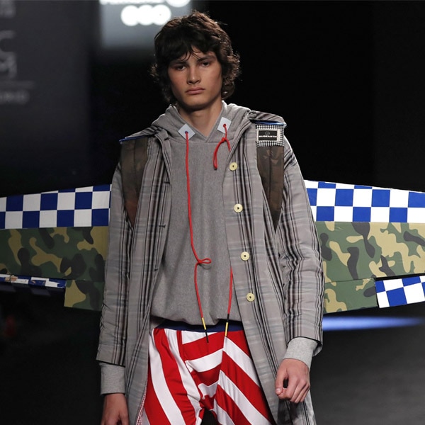 Rubearth, ganador del premio Mercedes-Benz Fashion Talent en la pasarela joven