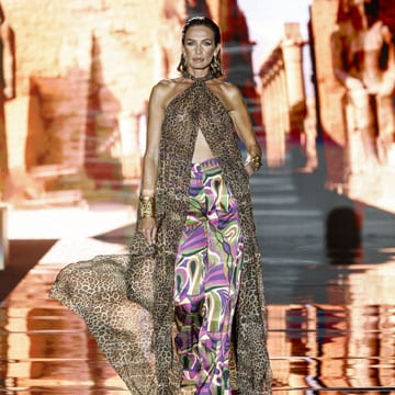 Nieves Álvarez se convierte en una impresionante ‘diosa egipcia’ en la cita madrileña con la moda